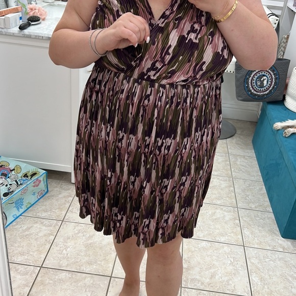 NEW bebe Camo Print Fit and Flare Dress - Picture 3 of 14